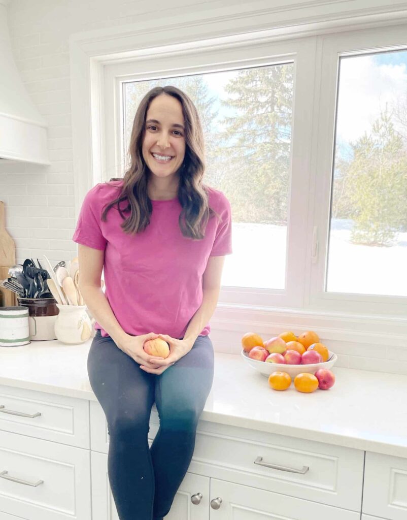 Veronica Rouse holding an apple